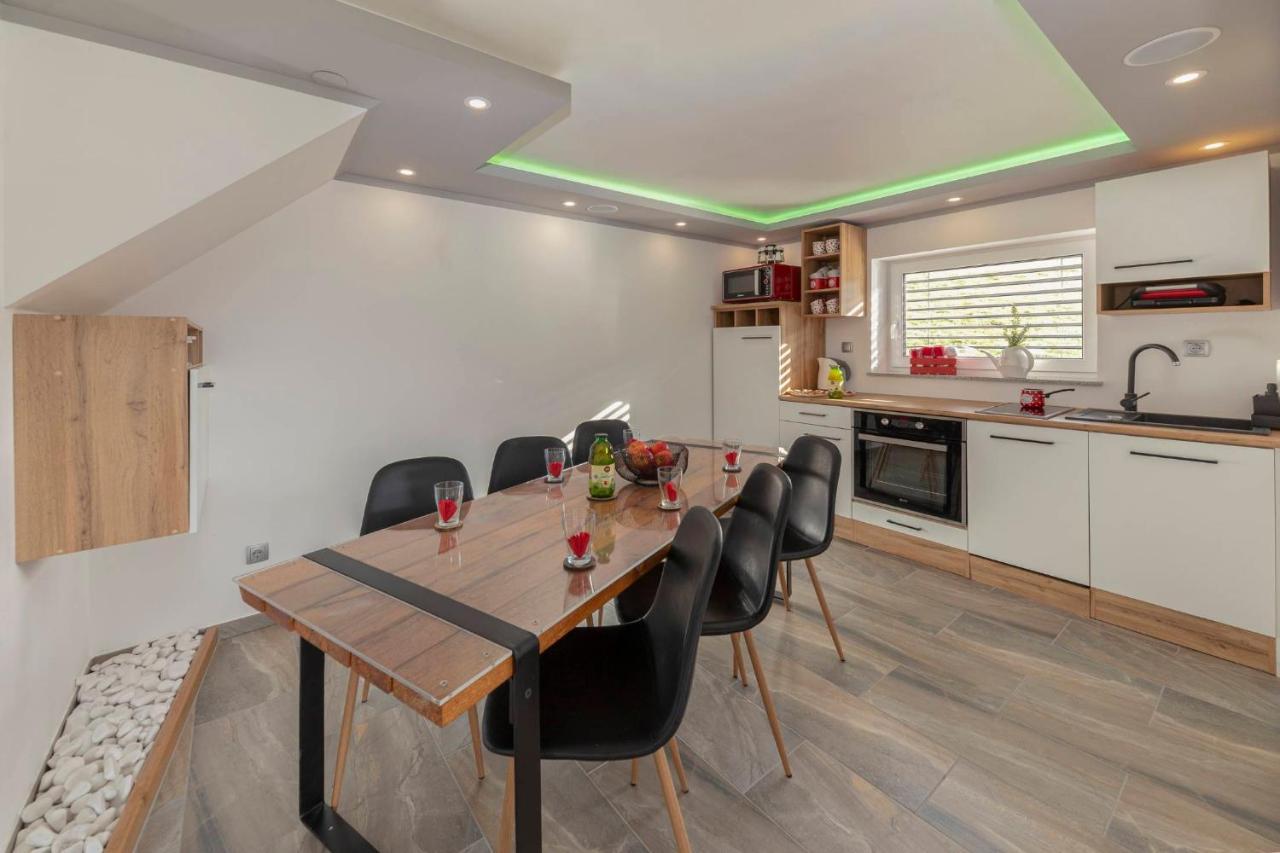 Holiday House Vikend Polzela Buitenkant foto